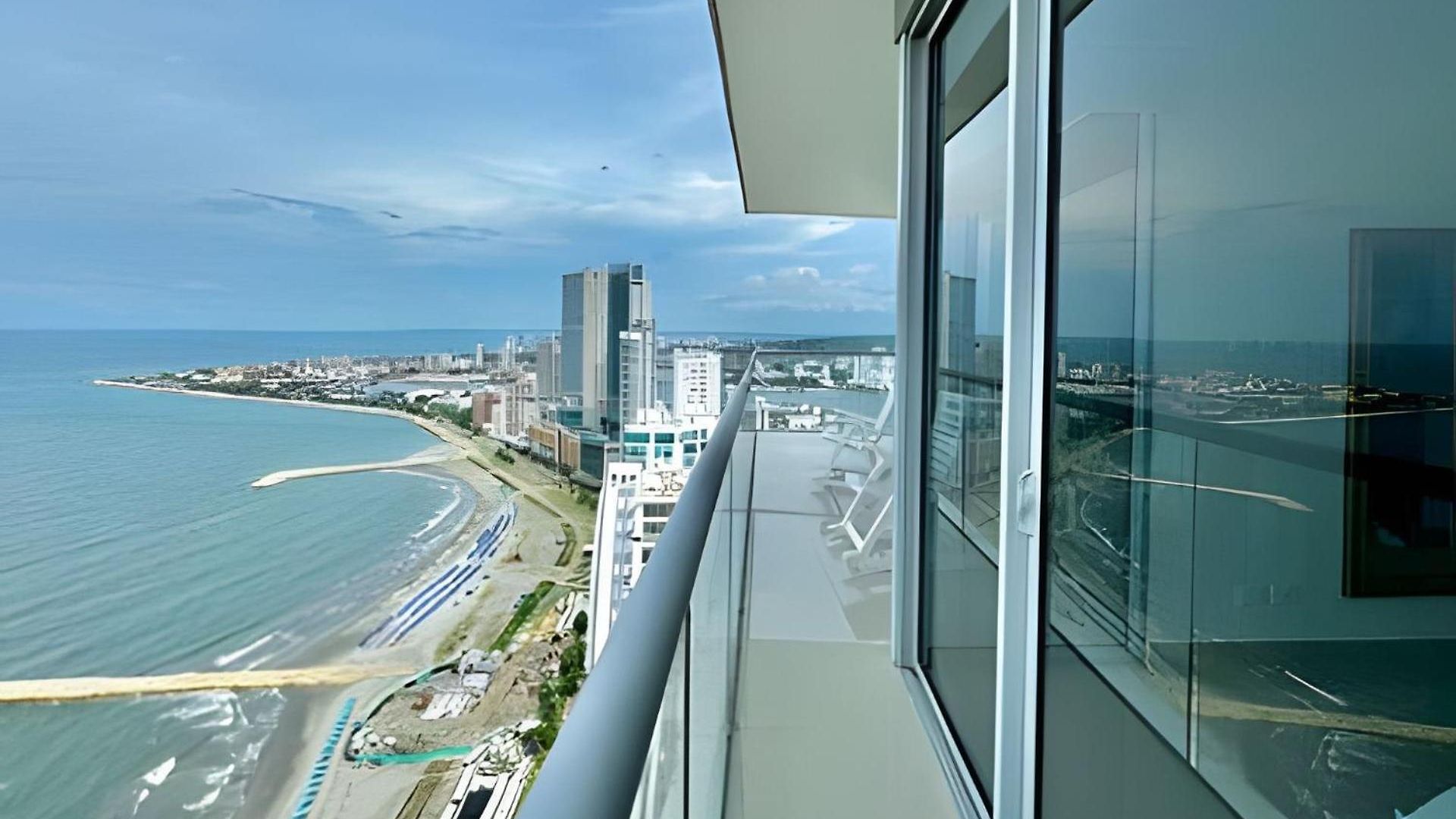 Beachfront Penthouse 40th Sea View/historic Center Cartagena