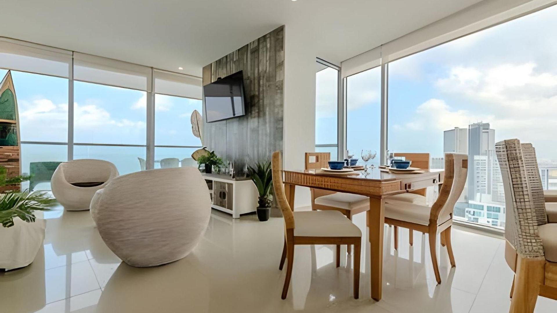 Beachfront Penthouse 40th Sea View/historic Center Apartamento Cartagena